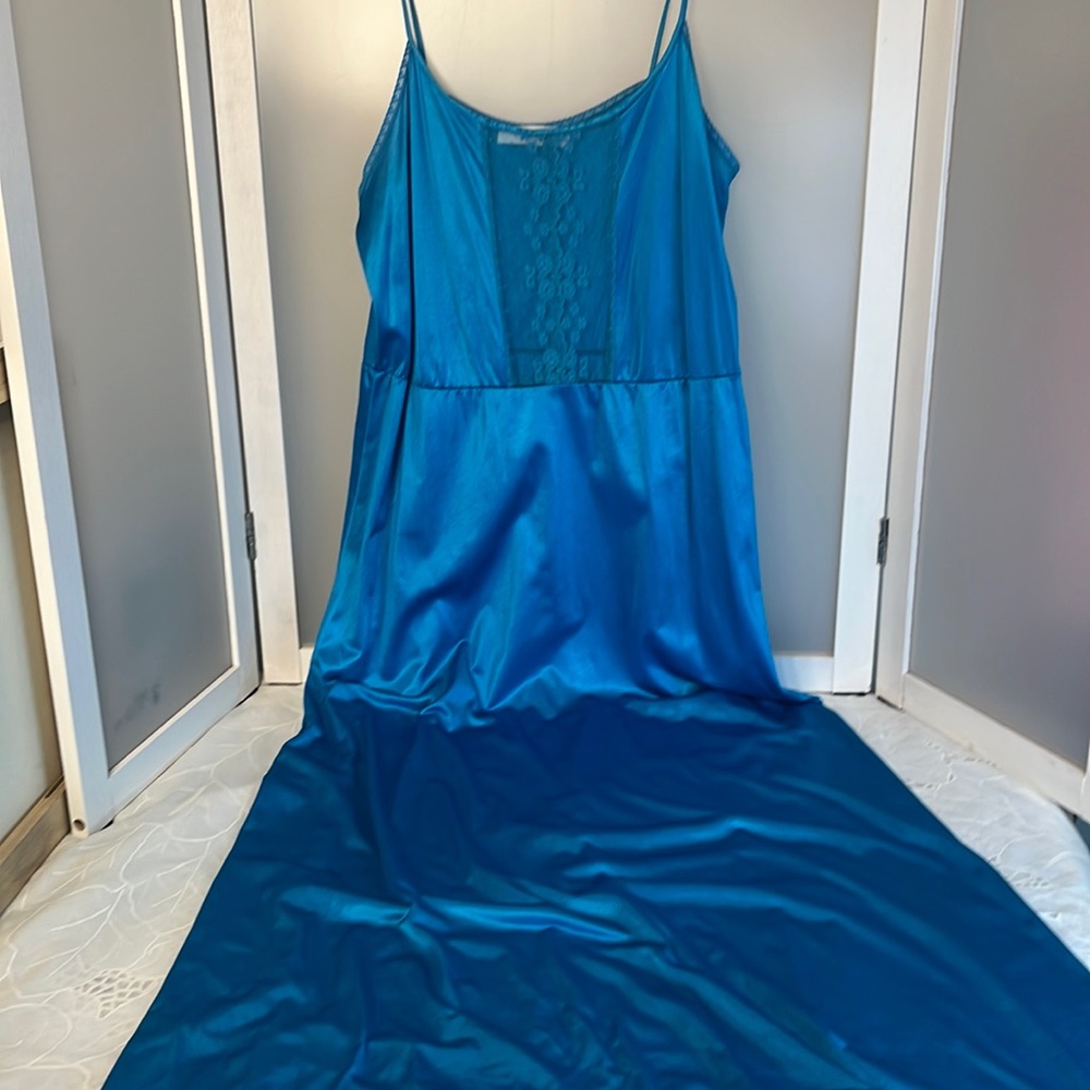 Vintage Cira full length negligee. See thru lace. Size Large